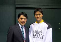 写真：高橋純平選手を激励する市長