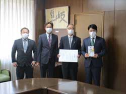 写真：栃井建設工業株式会社安全協力会さまと市長