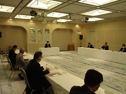 写真：第1回理事会に出席