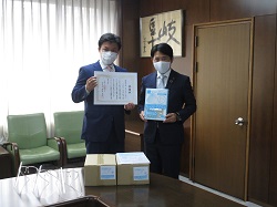写真：小田壮史氏と市長