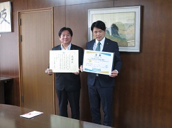 写真：木下健一氏と市長