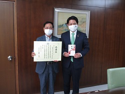 写真：中尾安民氏と市長