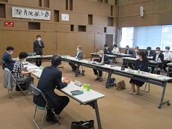 写真：あいさつする市長（9月28日）