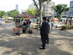 写真：視察の様子（10月3日）