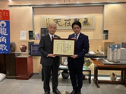 写真：藤井隆太氏と市長