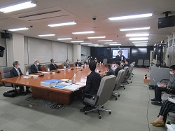 写真：会議に出席