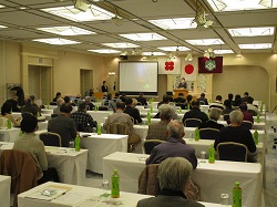 写真：卓話する市長