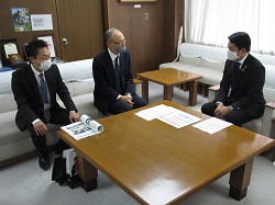 写真：面談する市長1（12月11日）