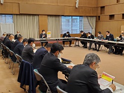 写真：会議に出席2（1月9日）