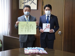 写真：吉川立洋氏と市長