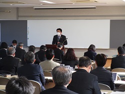 写真：講演する市長