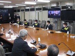 写真：会議に出席