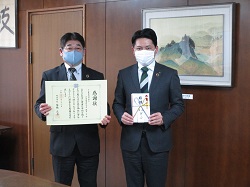 写真：櫻井宏氏と市長