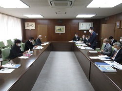 写真：懇談会（2月25日）