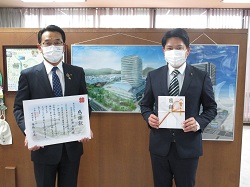 写真：村瀬幸雄氏と市長