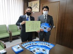写真：鹿島公胤氏と市長