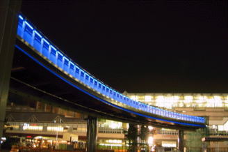 写真:駅前広場内歩行者用デッキ6