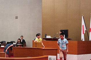 写真：子ども議会の様子1