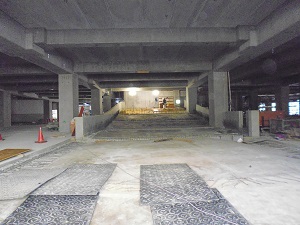 写真:立体駐車場の内部現場状況