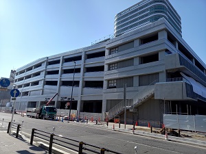 写真:足場を解体した立体駐車場