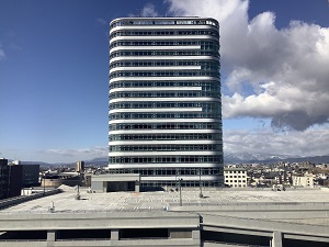 写真:東側からみた岐阜市庁舎
