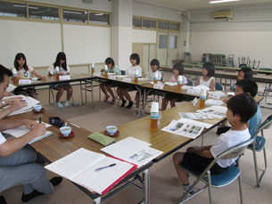 写真：明郷小学校児童との意見交換の様子