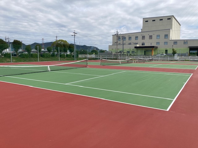 写真：板屋テニスコート外観