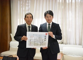 写真：川島精一様と市長
