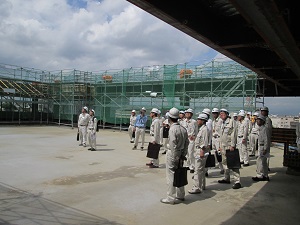 写真：現場見学会（8月7日）