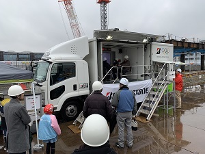 写真：免震体験車