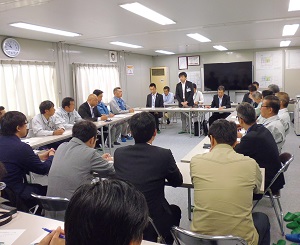 写真：全体会議の様子