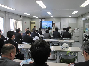 写真：現場見学会（2月26日）