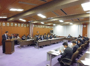 写真：庁舎整備検討会議の様子