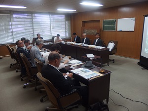 写真：岡山市議会総務委員会視察