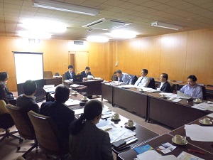 写真：千葉市議会総務委員会視察