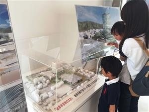写真：新庁舎模型の展示