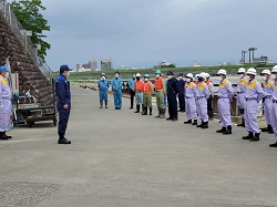 写真：あいさつする市長（6月13日）