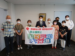 写真：原水爆禁止国民平和大行進岐阜市実行委員会のみなさまと市長