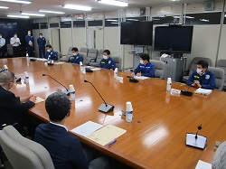 写真：会議に出席（6月16日）