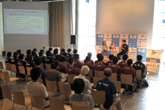 写真：講演会の様子