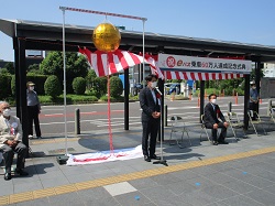 中心市街地東部地区コミュニティバスeバス乗車60万人達成記念式典に出席し、あいさつ