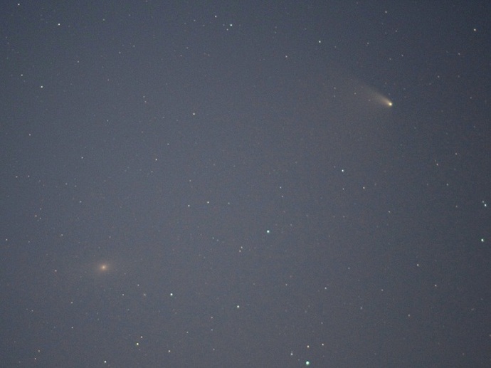 パンスターズ彗星とアンドロメダ座大銀河の写真