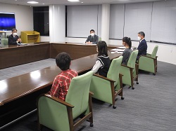 岐阜小学校児童が日本文化・ふるさと共創教育部門において、博報賞及び文部科学大臣賞の受賞を報告