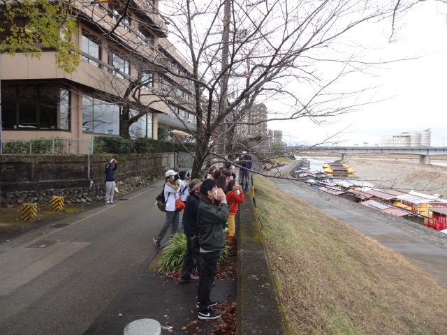 河原に向かってヤッホ