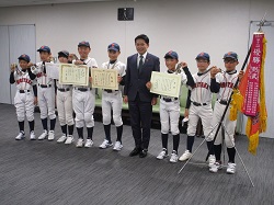 則武野球少年団が第18回中日旗争奪岐阜市学童選抜野球大会にて優勝を報告