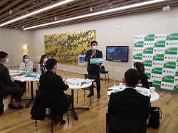 応援企業WIN-WINリレーションシップにおける相互的な魅力発信事業「Fresh Meeting&パネル展」に出席し、あいさつ