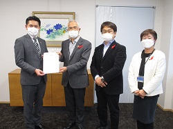 日本共産党岐阜市議会議員団から「2022年度予算要望」を受領