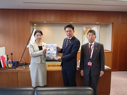 岐阜治水会の会長として、国土交通省国土交通大臣政務官 加藤鮎子氏、同省技監 吉岡幹夫氏、同省水管理・国土保全局長 井上智夫氏へそれぞれ提言及び意見交換