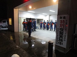 中消防団管内の年末特別夜警を巡視し、激励（中消防団管内各所）