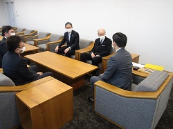 株式会社ナベヤ代表取締役会長 岡本太右衛門氏と面談